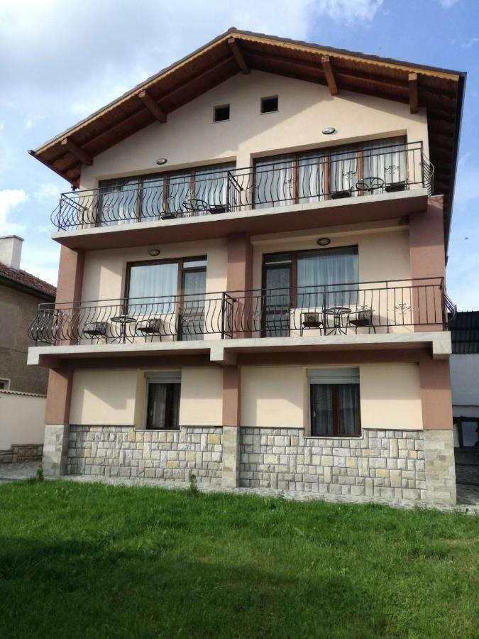 瑟尔尼察 Къща Генчеви酒店 外观 照片
