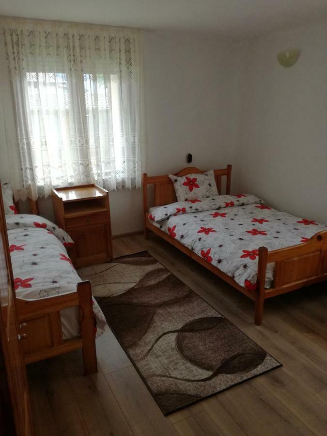 Къща Генчеви 瑟尔尼察 外观 照片